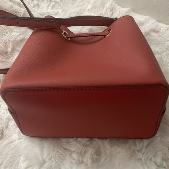 Michael Michael Kors womens crossbody leather cinnamon drawstring bucket bag NWT - Picture 13 of 17